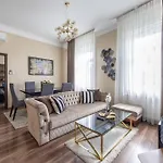 Luxurious Elizabeth St With Sauna